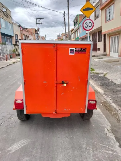 Trailer Para Moto Aislado Con Muelle Reforzado De Carro