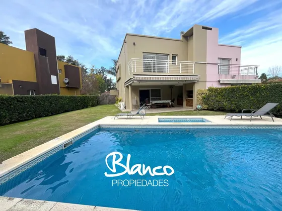 Casa  En Venta En La Candela, Pilar, G.b.a. Zona Norte