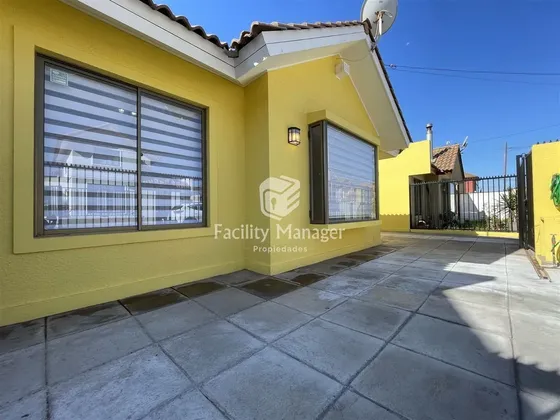 Casa En Arriendo De 3 Dorm 2 Baños Peñuelas, Coquimbo