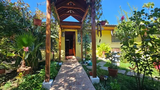 Amplia Casa , 3 Dormitorios , 2 Baños , Gran Living , Cocina
