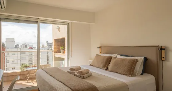 Departamento En Punta Carretas A Metros De La Rambla 