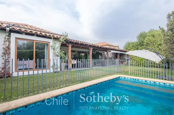 Casa En Venta De 3 Dorm. En Colina