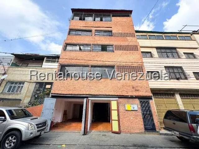 Ft Edificio Con 2locales Comerciales A Pie De Calle  Y 4 Apartamentos  Independiente  En Venta - Catia / Mls#25-9888