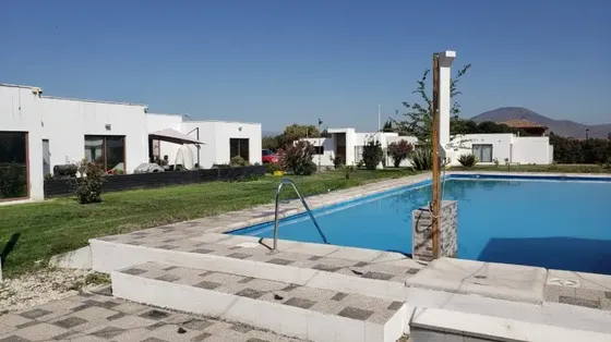 Parcela Con 2 Casas Sólidas, Piscina, Quincho, Condominio