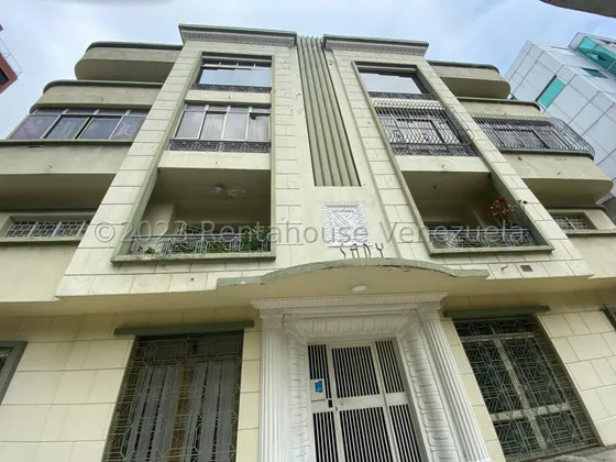 Interesante Apartamento En Venta En El Bosque Yb 25-12002