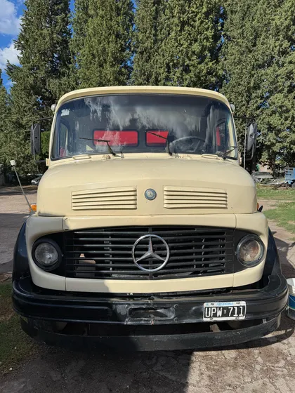 Mercedes Benz 1114 - Volcador (baranda Volcable)