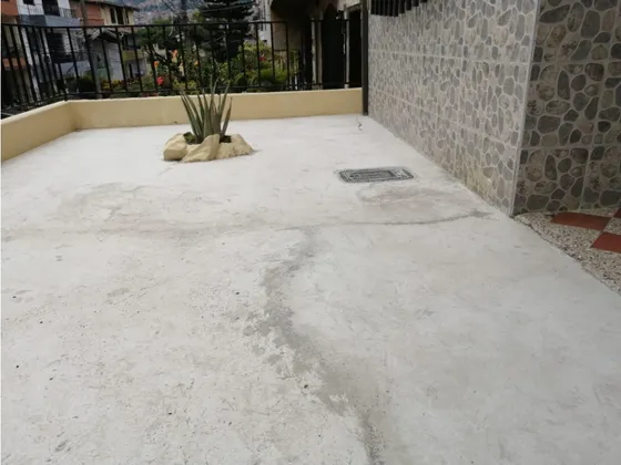 Vendo Casa En Tejelo-medellín-piso 1-amplia-parqueadero Carro