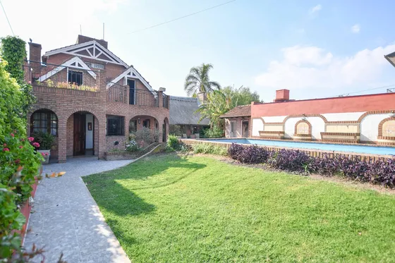 Venta De Casa 5 Dormitorios, Punta Lara