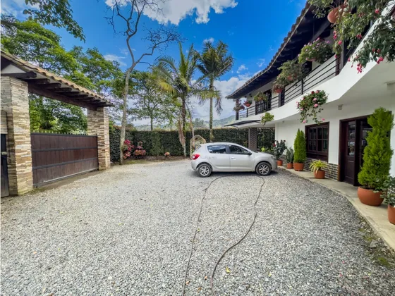 Casa Campetre Urbana En Venta, La Ceja Antioquia 900 M2. Hermosa.