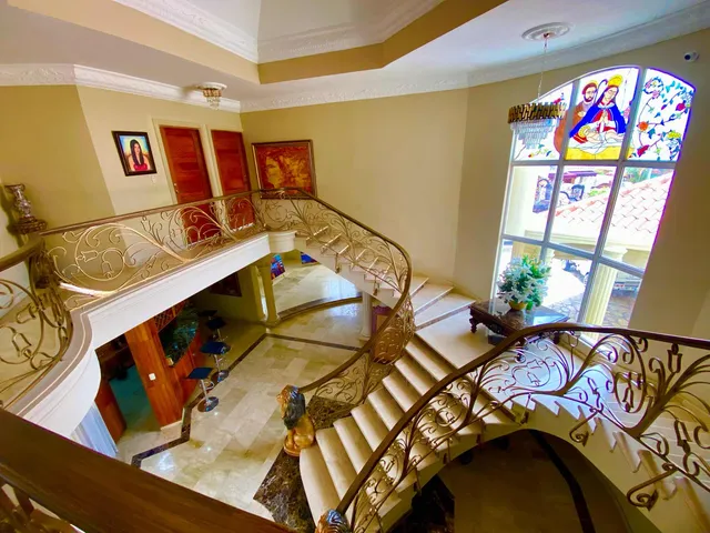 Se Vende Casa De Lujo En Los Corales De Sur