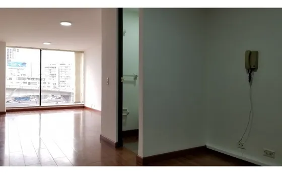Oficina En Venta, Sector Chico Norte, Sobre Avenida Principal