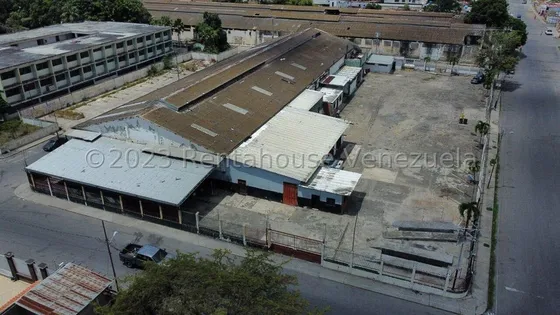 Francisco Rojas Norscia Rentahouse 23-32849 Vende Galpon Comercial En Pleno Centro De Barquisimeto, San Juan, Toda La Cuadra 4330mts2 Para Tu Empresa, Ideal Para Supermercado O Distribuidora Llama Ya!