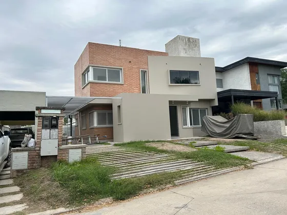 Venta Casa 3 Dormitorios Los Aromas Valle Escondido