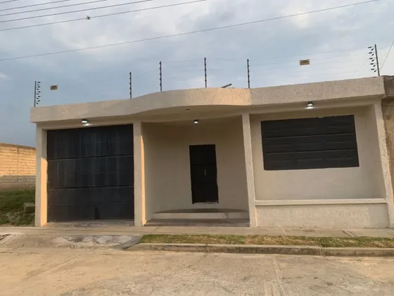 Dh Ven Casa Con Parcela De Terreno Solo Para Clientes En Jardines De Manantial San Diego Carabobo Cercano Al Club Madeirence