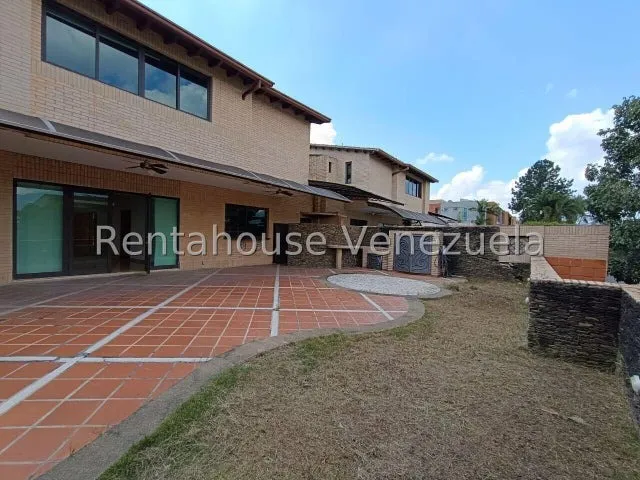 Townhouse De Lujo , Con Amplios Espacios, Pozo Y Planta Electrica 100%  Venta Altos De Guataparo Valencia Carabobo Leida Falcon Lf25-7886