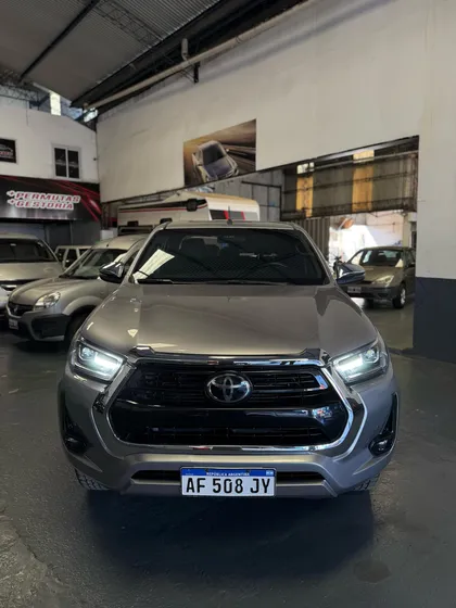 Toyota Hilux Pick-up 2.8 Cd Srv 204cv 4x4 At