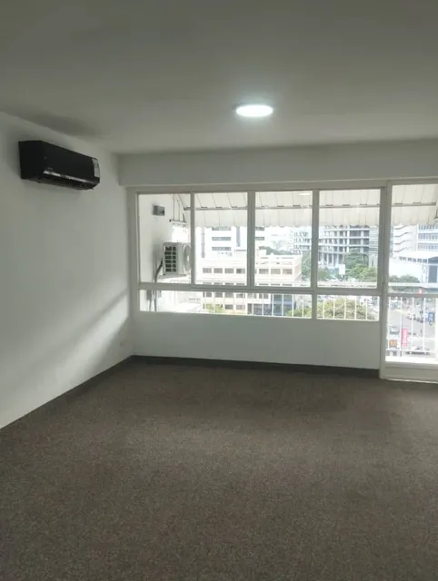 En Alquiler Hermosa Oficina Comercial Ubicada En Altamira, Edf. Humboldt. Solo Cliente Directo. (r.o)