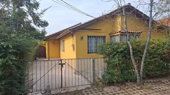 (dueño) Casa De 4d Y 2b En Condominio Al Lado Del Metro