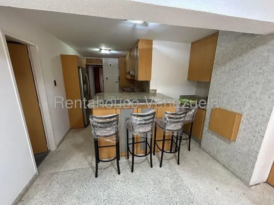 Apartamento En Alquiler En Lomas De Chuao  25-3240 K.f