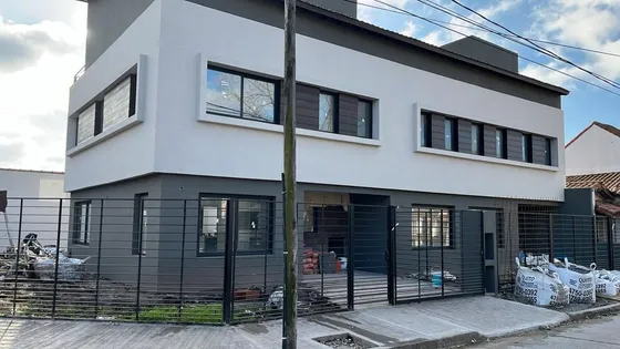 Venta Triplex 5 Amb-esq.-jardín-cocheras-c.jardín 