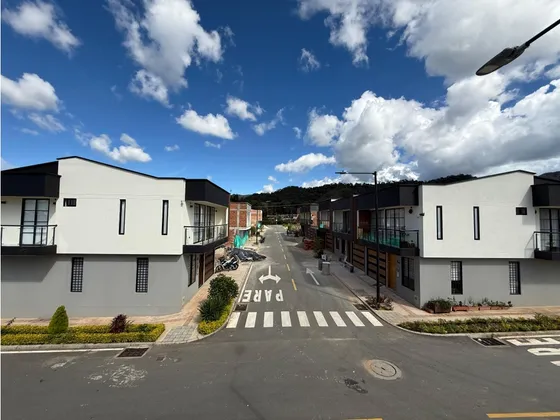 Casa En Venta En La Ceja , Sector Residencial Exclusivo 