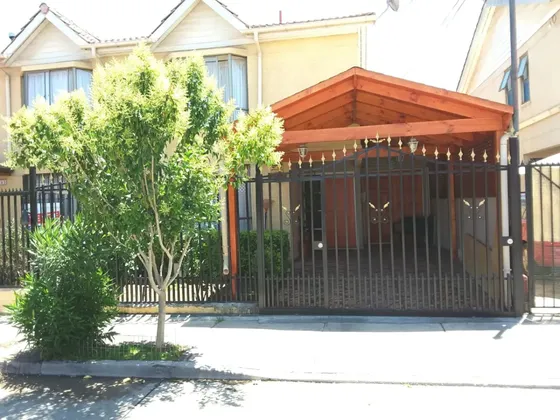Casa En Venta De 3 Dorm. En Maipú