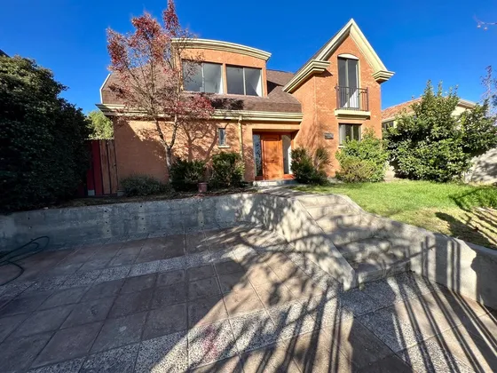 Acogedora Casa, Buenos Espacios, 4d 4b 2estc 1b
