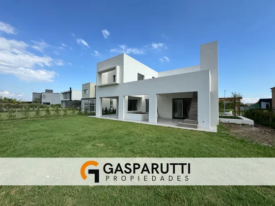 Casa En Venta En Puertos Ceibos Con Pileta!