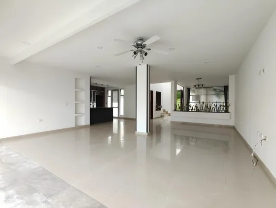 Casa En Arriendo En La Floresta. Cod A19312