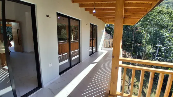 Villa En Venta En Jarabacoa, Totalmente Amueblada, Cerca Del Country Club Jarabacoa, Con Vista Al Rio