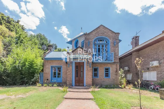 Casa 4 Ambientes En Venta En El Pato Country Club -  Diseño