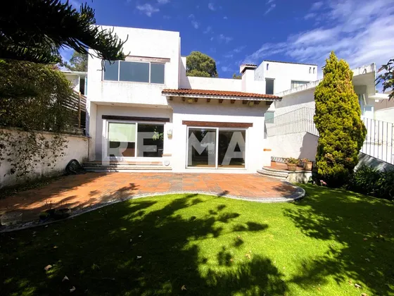 Vive El Lujo En Santa Fe: Casa Con Vistas, Comodidades Y Ubicación Única