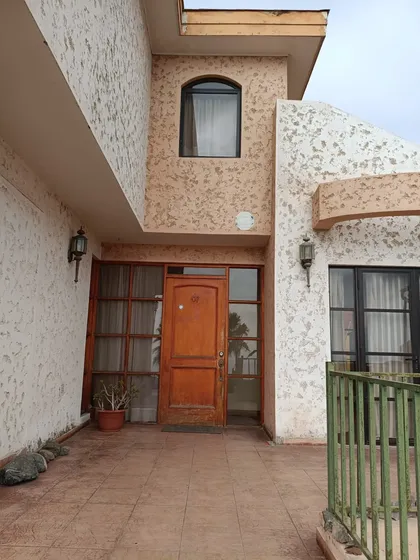 Excelente Casa En Condominio Ubicada En Jardines Del Sur