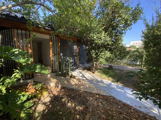 Casa En Arriendo De 4 Dorm. En Ñuñoa/ María Celeste