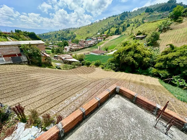 Casa Con Lote En Venta Sector San Cristóbal, Medellín - Vereda La Palma