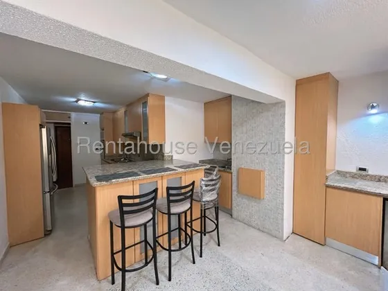 Lomas De Chuao 25-23941 Estupendo Apartamento Cocina Amplia Y Cómoda, La Sala Es Espaciosa Y Acogedora No Tiene Problemas Con El Agua.