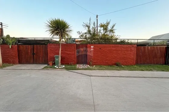 Espaciosa Casa En Peñaflor, Ideal Para Familias