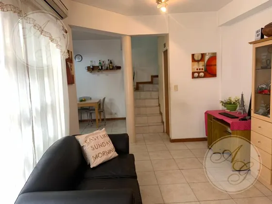 Super Luminoso Duplex Con Patio En Exc. Estado
