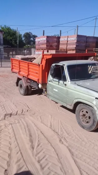 Camion Volcadora De Ford 4000 Baranda Volcable