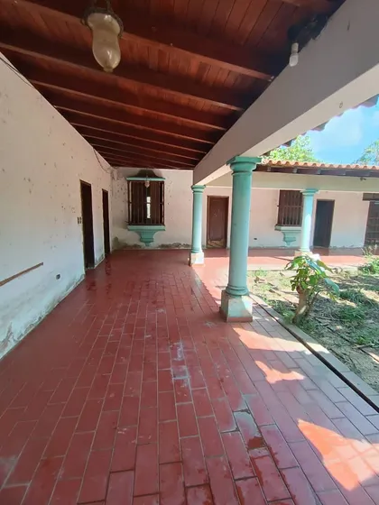 Luis V   En  Venta  Casa  Comercial  A Remodelar.  (negociable Y Con Financiamiento) Urb. Carabobo  Valencia  Detrás De Nautilus