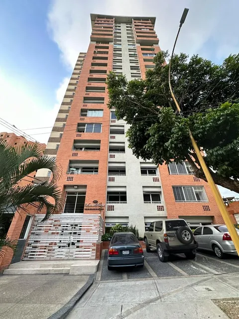 Apartamento En Venta Amoblado Las Chimeneas 