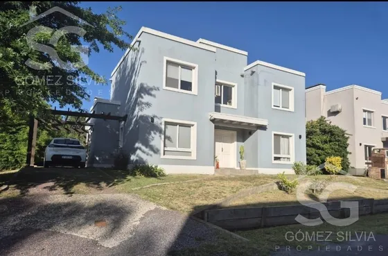 Casa En Venta Y Alquiler 5 Ambientes Altos Del Sol Ituzaingó