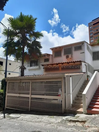 En Venta Amplia Vivienda Colinas De Bello Monte Mflm2517842