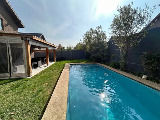 Casa En Venta De 5 Dorm. En Las Condes