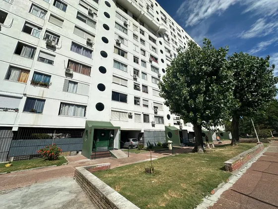 Venta  Apartamento  2 Dormitorios En Malvin Norte A Reciclar