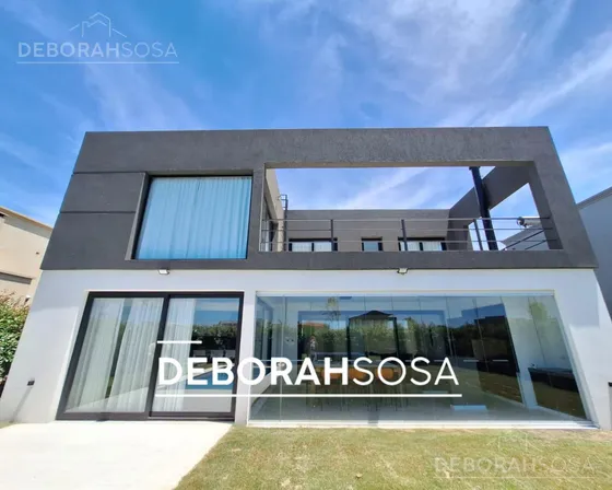 Casa En  Venta 4 Ambientes Puertos Del Lago Zona Norte Escobar