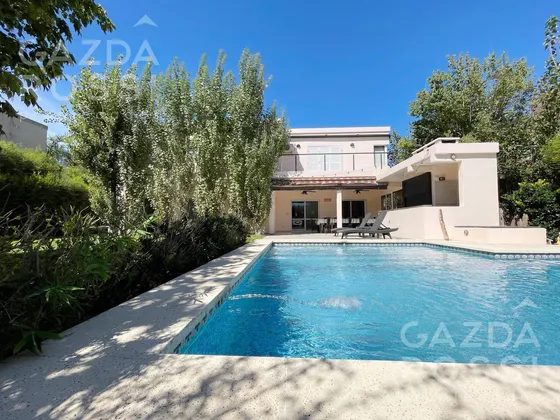 Venta De Casa Con Pileta En  El Rocio, Canning