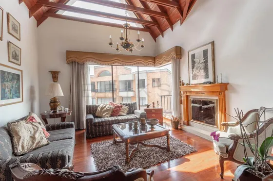 Casa En Venta En Escuela De Carabineros. Cod V5743