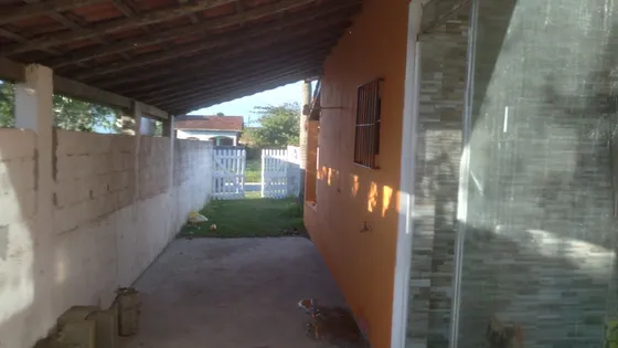 Casa . Suíte Com Sacada Mais 1 Banheiro Dentro 1 Fora 