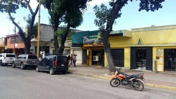 Vendo Solo Clientes Casa Comercial En Av Las Ferias Jrico